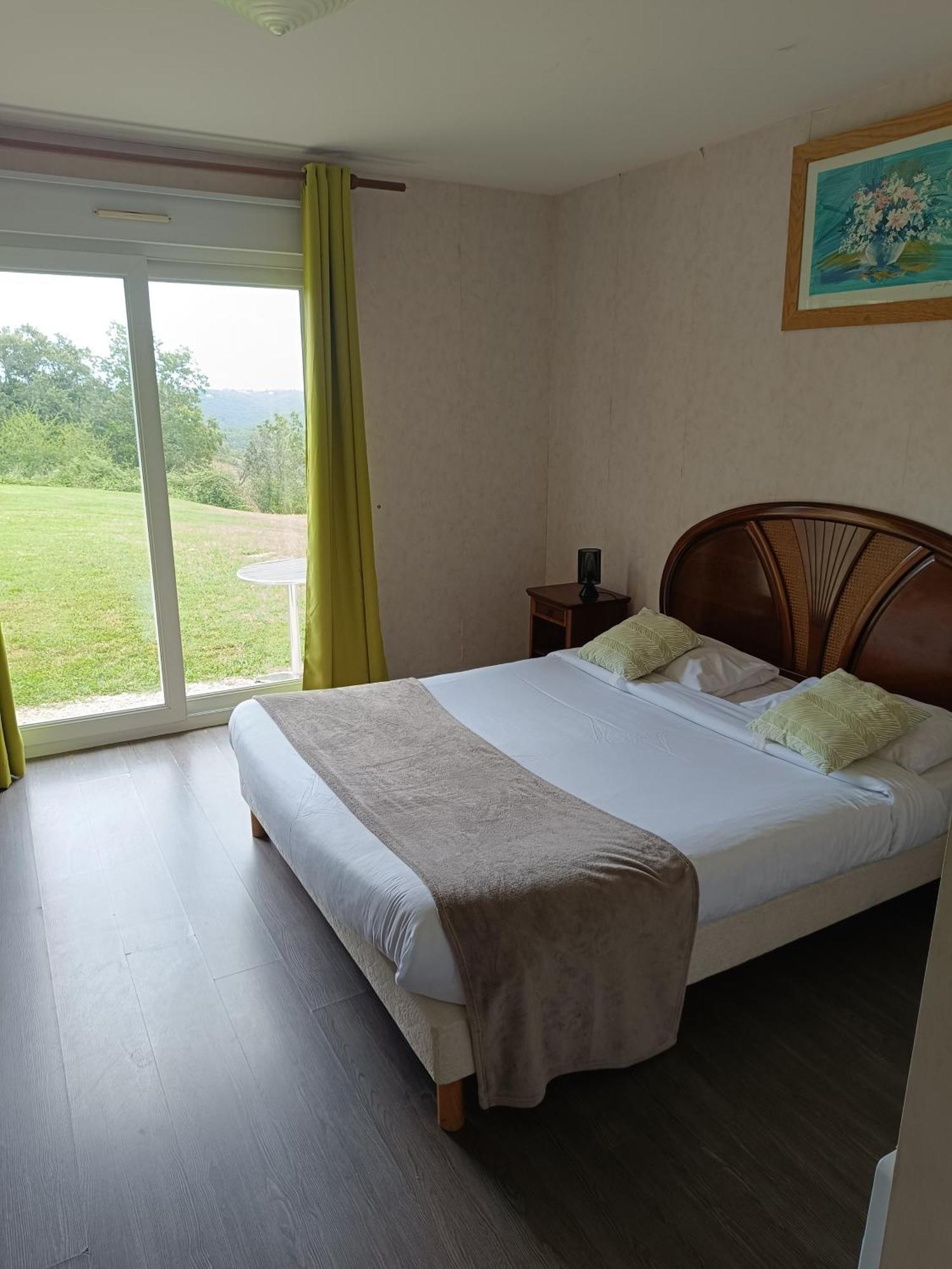 Saint-Pierre-Lafeuille Logis Hotel La Bergerie Hotel 3 Etoiles Restaurant Savoureux מראה חיצוני תמונה